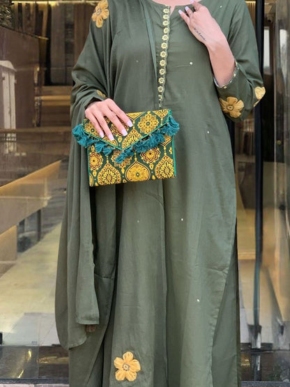 Dhiyona KL Women Floral Embroidered Kurta with Palazzo & Dupatta