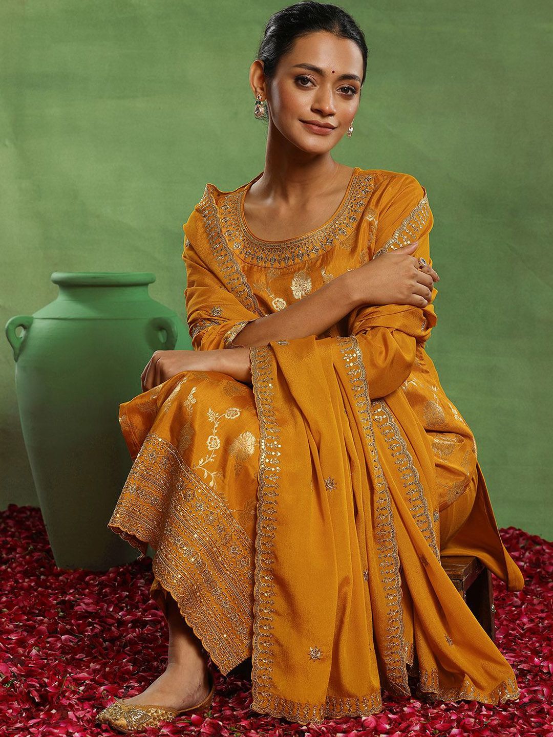 Dhiyona LL Women Floral Regular Kurta with Palazzos & With Dupatta