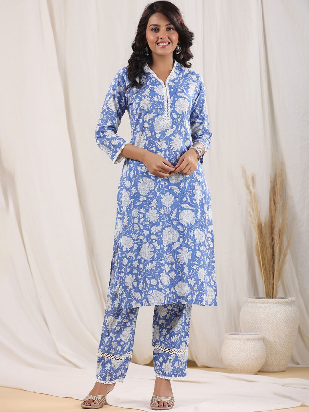 Dhiyona RR Women's Floral Printed V-Neck Regular Pure Cotton Kurta with Trousers