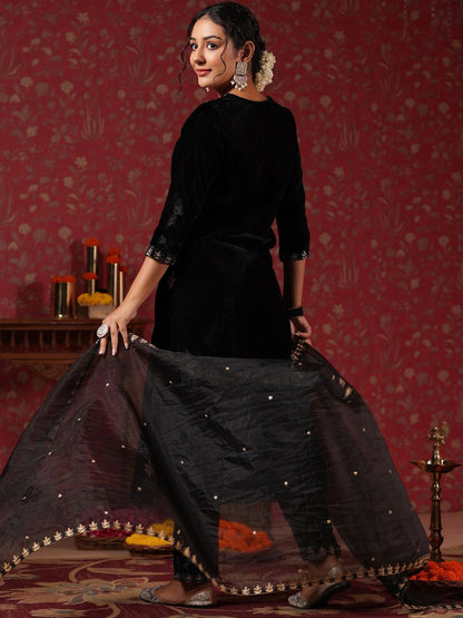 Dhiyona IS Women's Ethnic Motifs Embroidered Thread Work Velvet Kurta & Trousers With Dupatta