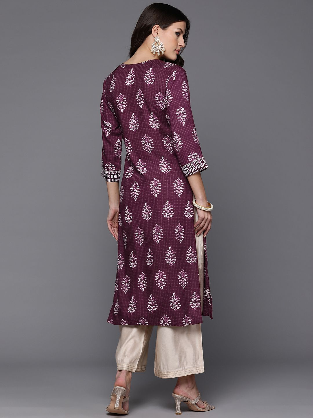 Dhiyona IE Women Floral Printed Mirror Work Kurta