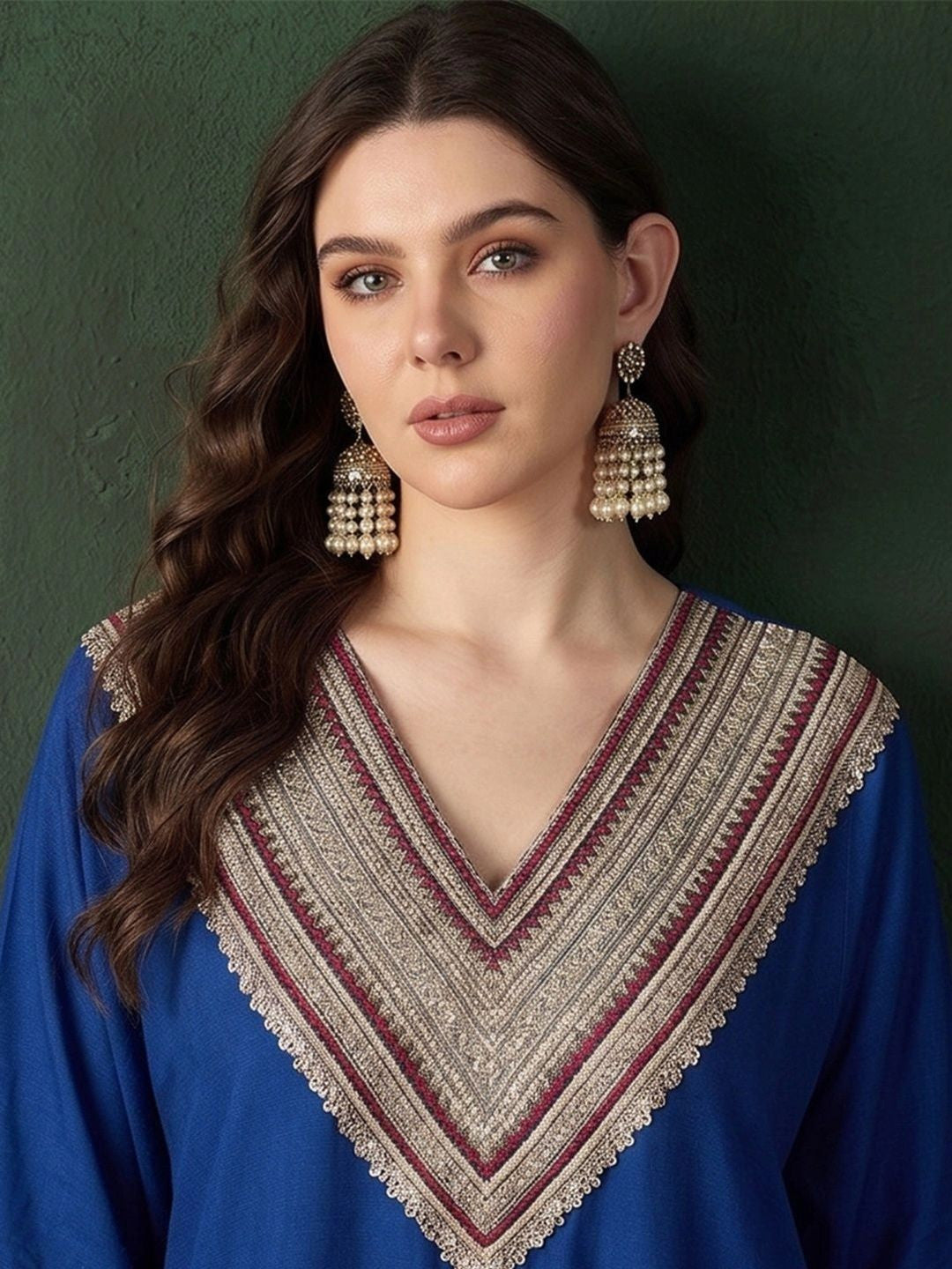 Women Ethnic Motifs Embroidered Regular Thread Work Kurta with Trousers