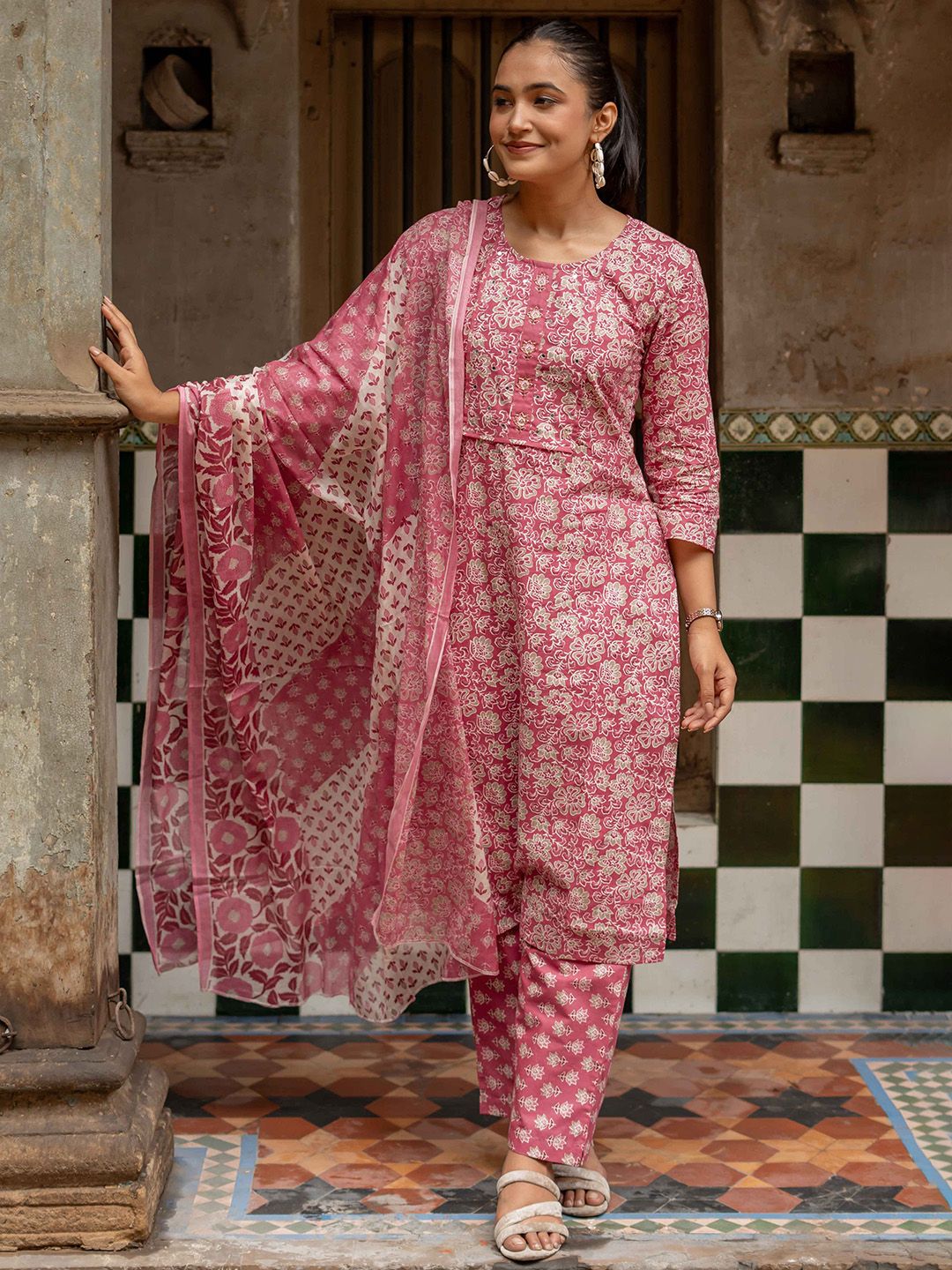 Dhiyona KL Floral Printed Round Neck Pure Cotton Straight Kurta With Trousers & Dupatta