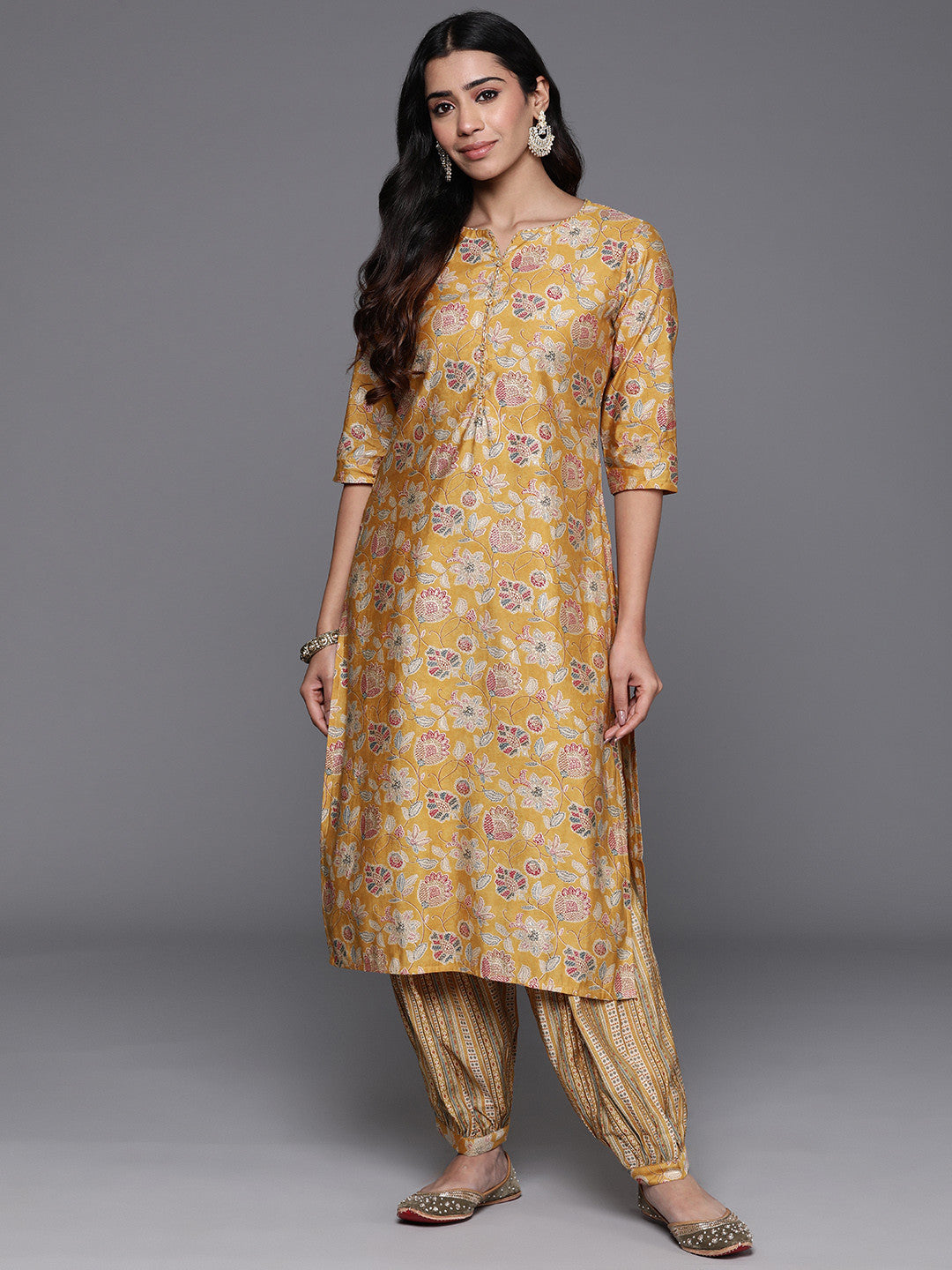 Women Floral Printed Regular Kurta with Salwar