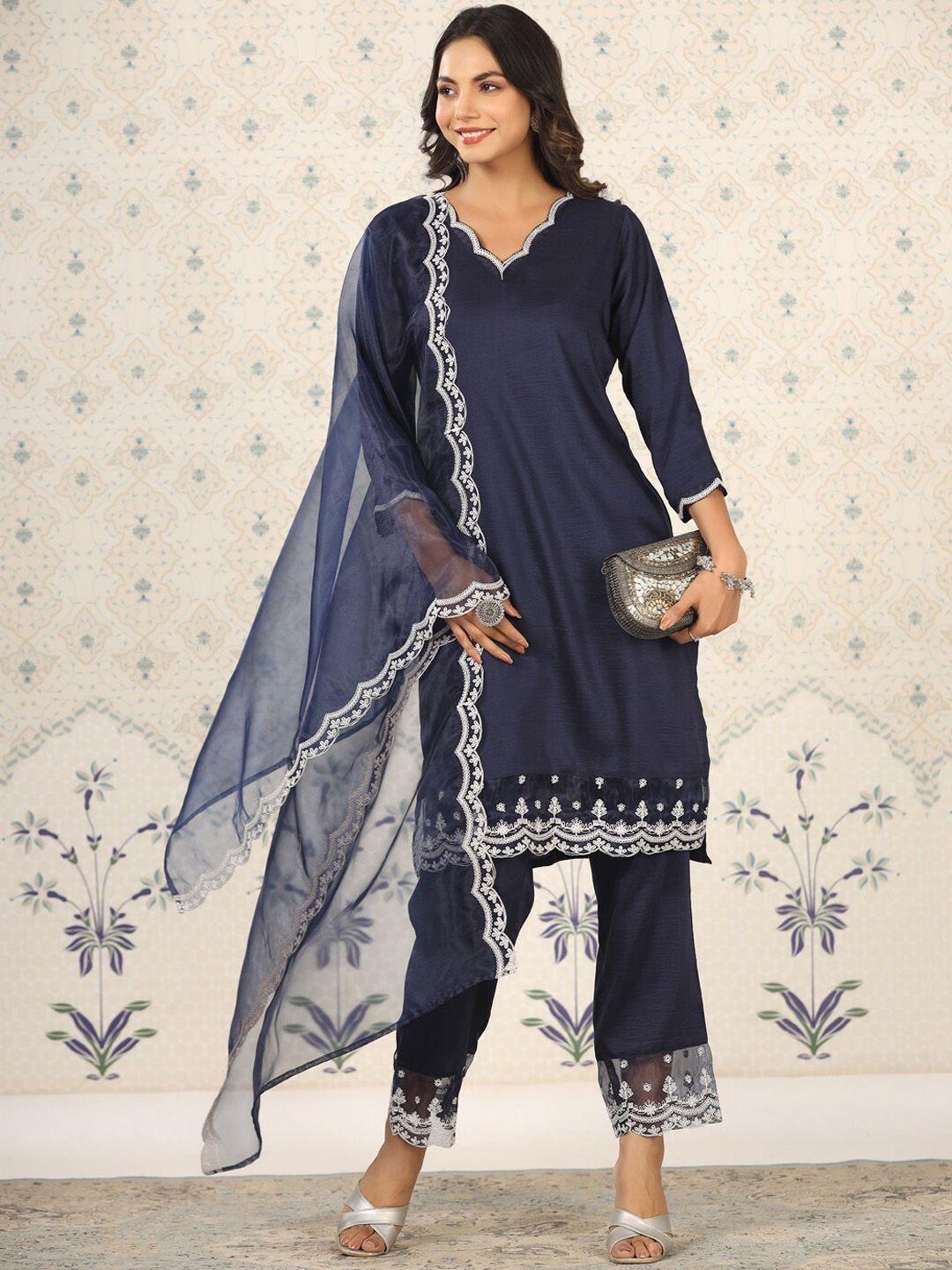 Dhiyona OD  Women Floral Embroidered Regular Thread Work Kurta with Trousers & With Dupatta