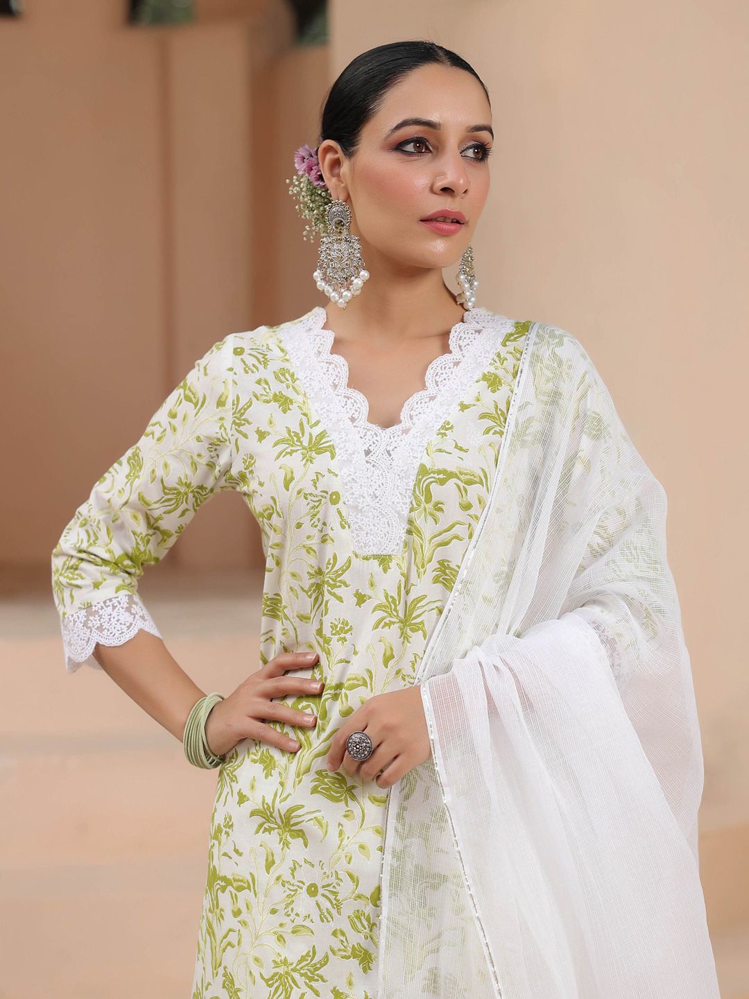 Dhiyona RR Women's Floral Printed Pure Cotton Straight Kurta With Trousers & Dupatta