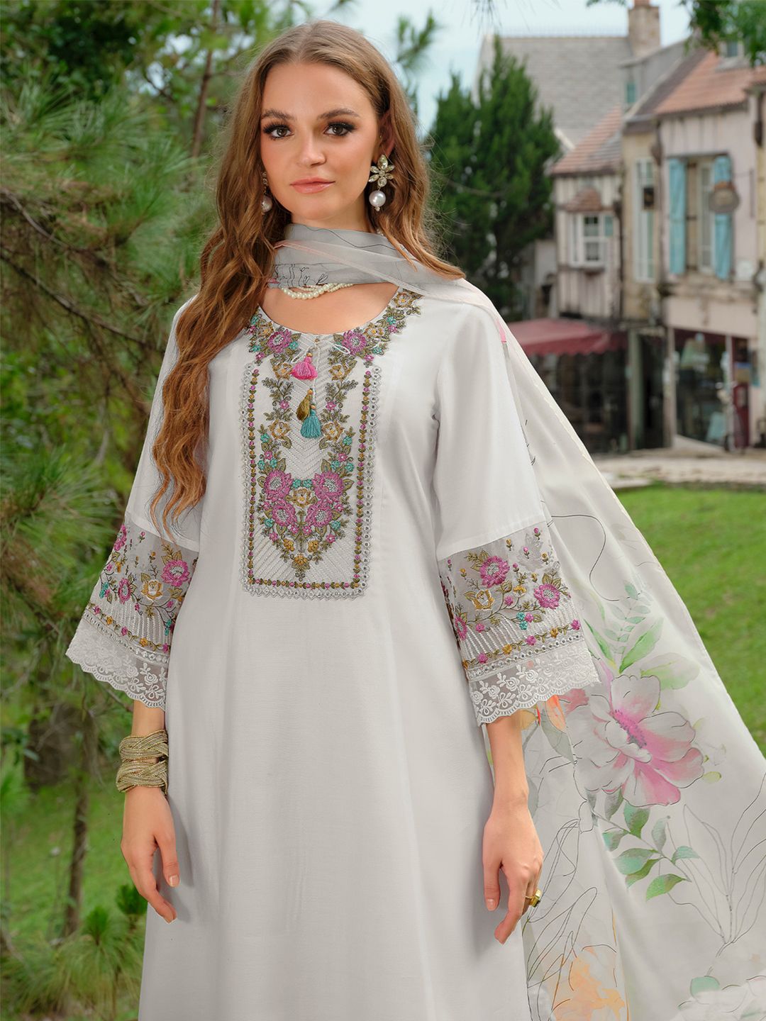 Dhiyona IE Women Floral Embroidered Kurta with Trousers & Dupatta