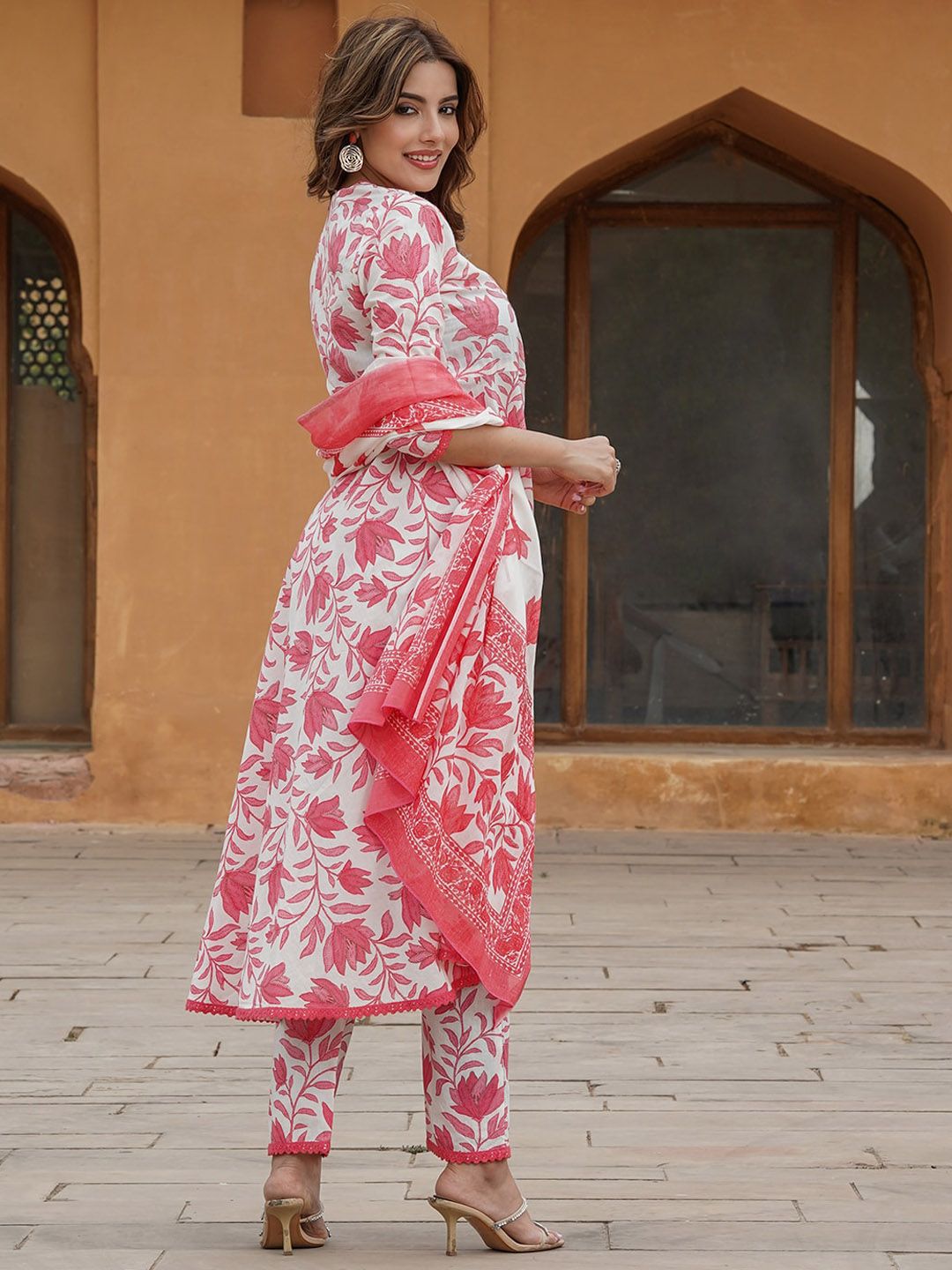 Dhiyona KL Floral Printed V-Neck Regular Kurta With Trousers & Dupatta