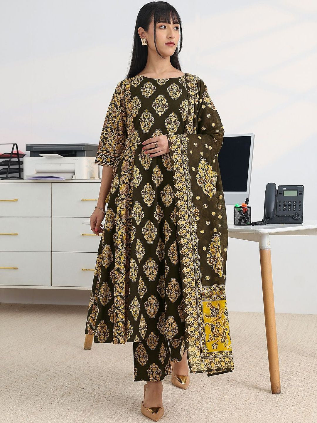 Women Ethnic Motifs Printed Pleated Kurta with Trousers & With Dupatta