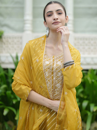 Dhiyona IE Women Leheriya Embroidered Chanderi Silk Kurta With Trousers & Dupatta