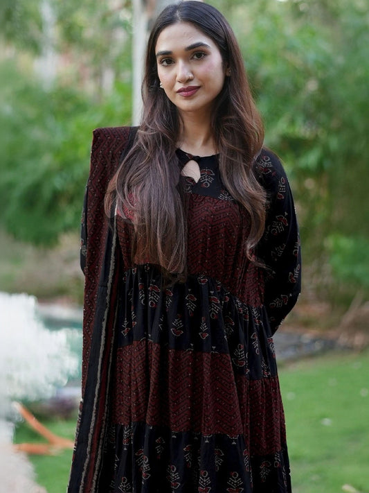 Womens Black Printed Cotton Anarkali Kurta With Churidar & Dupatta