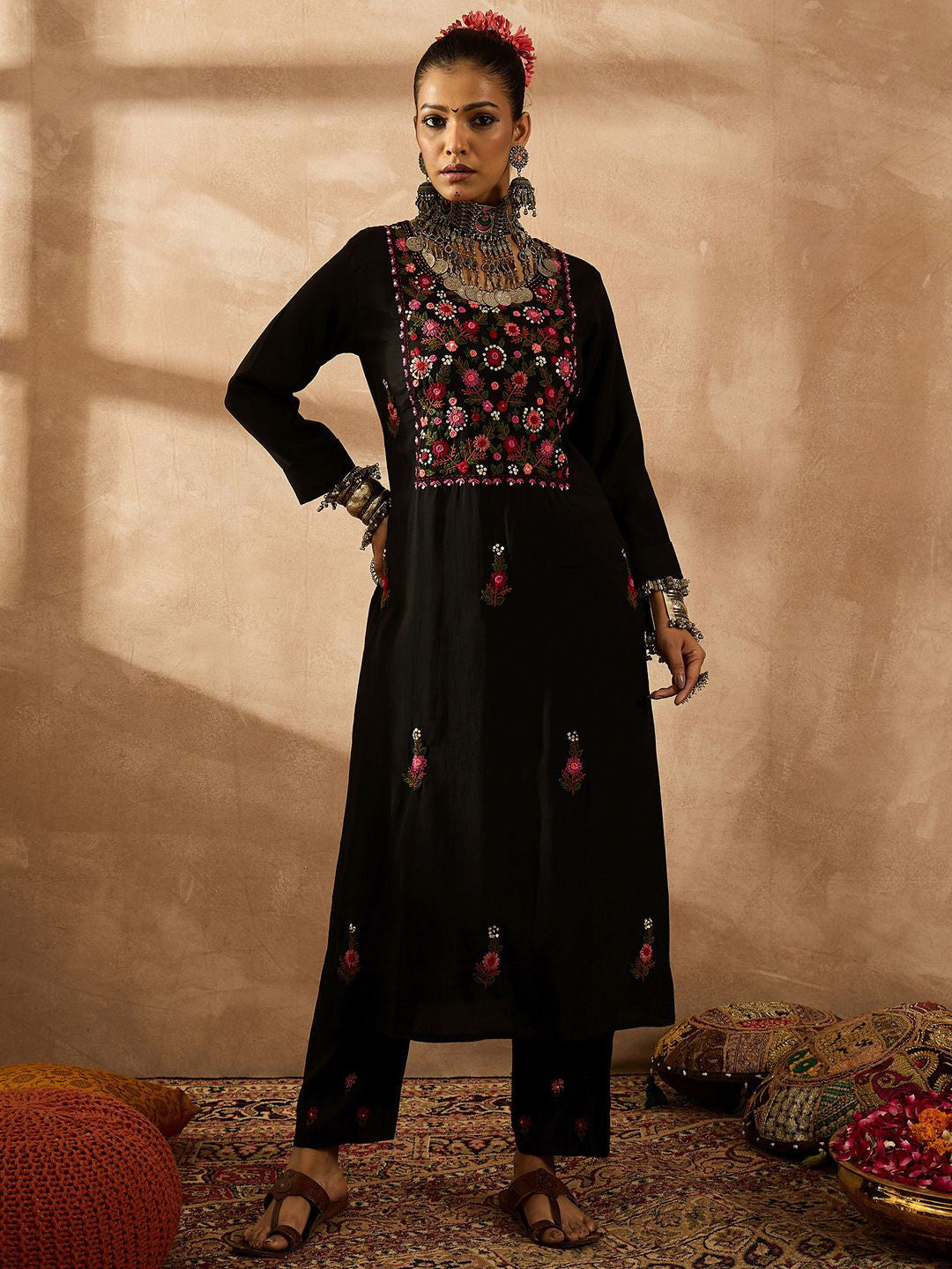 Women Floral Embroidered Regular Thread Work Kurta with Trousers & With Dupatta