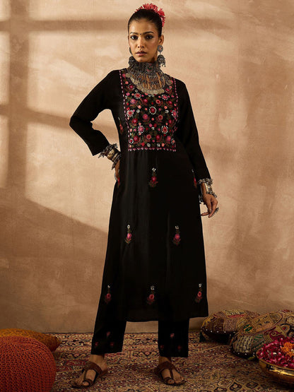 Women Floral Embroidered Regular Thread Work Kurta with Trousers & With Dupatta