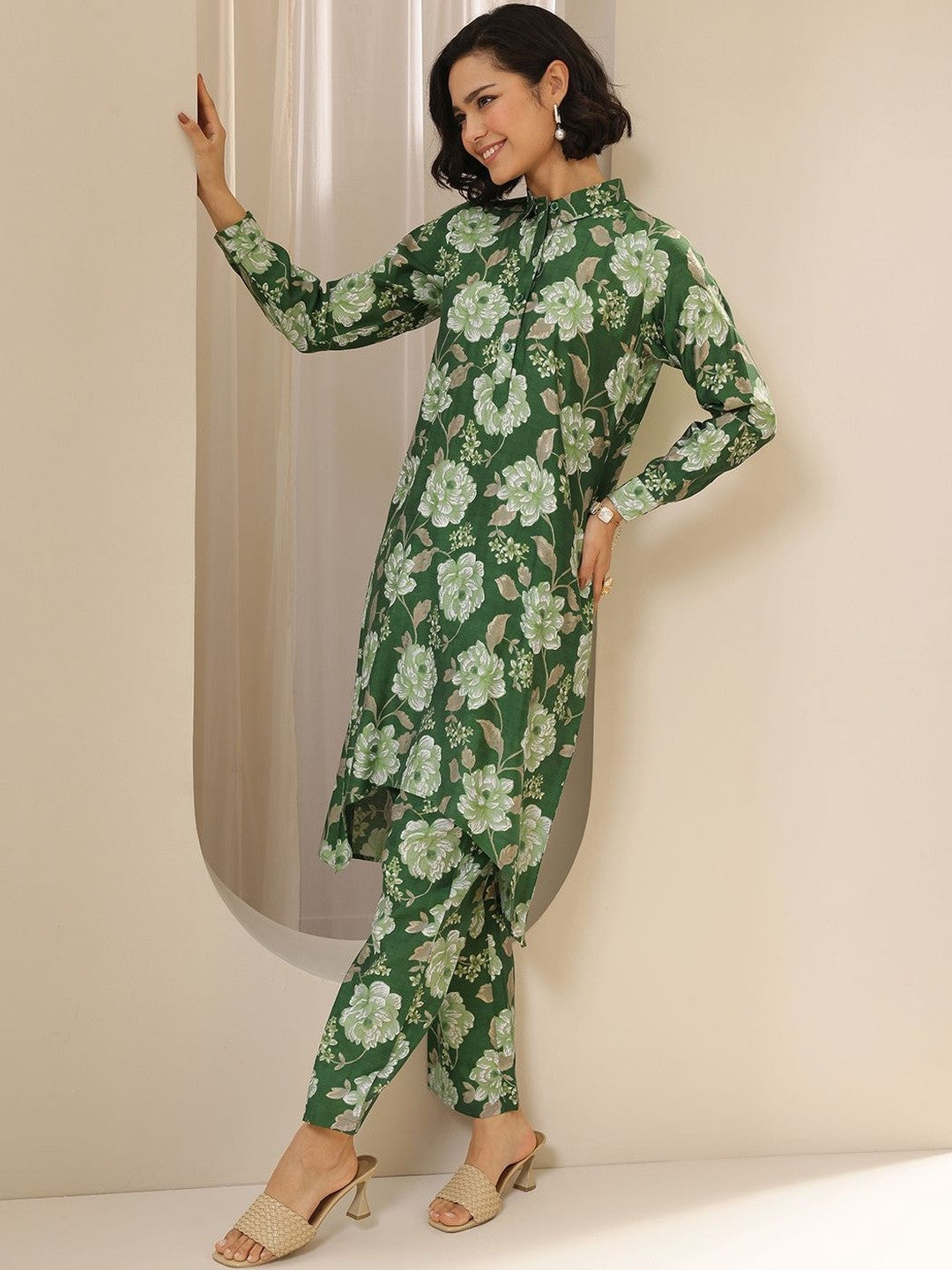 Women Floral Printed Regular Kurta with Trousers