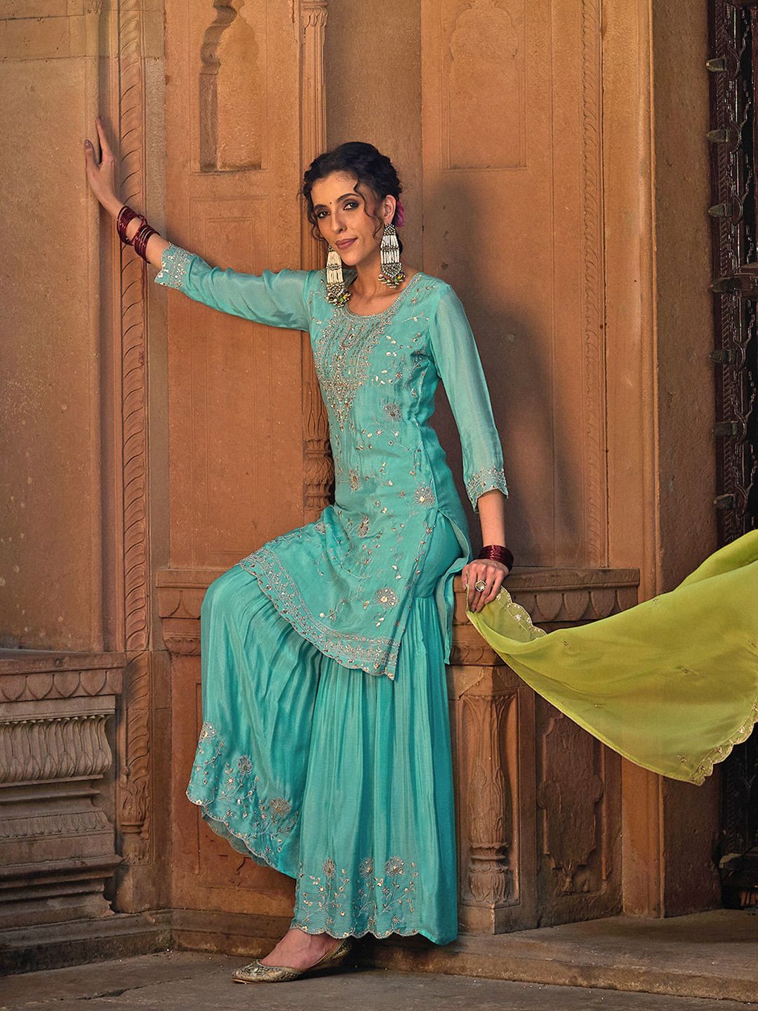 Dhiyona CH Women Floral Embroidered Regular Sequinned Kurta Set With Dupatta