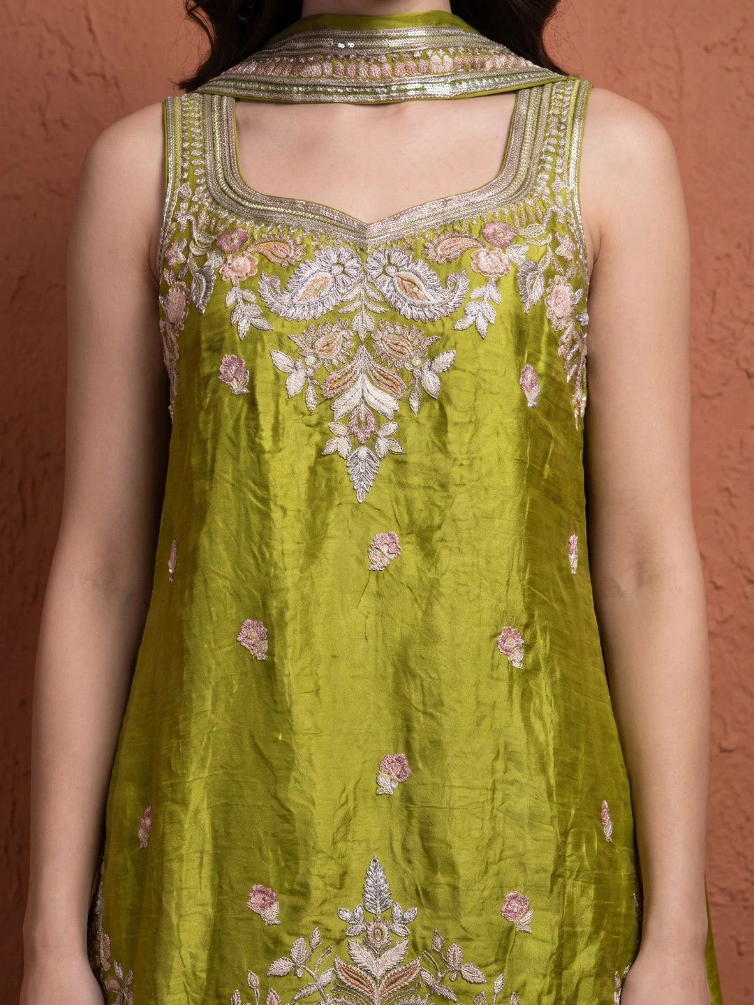 Women Floral Embroidered Regular Thread Work Kurta with Sharara & With Dupatta