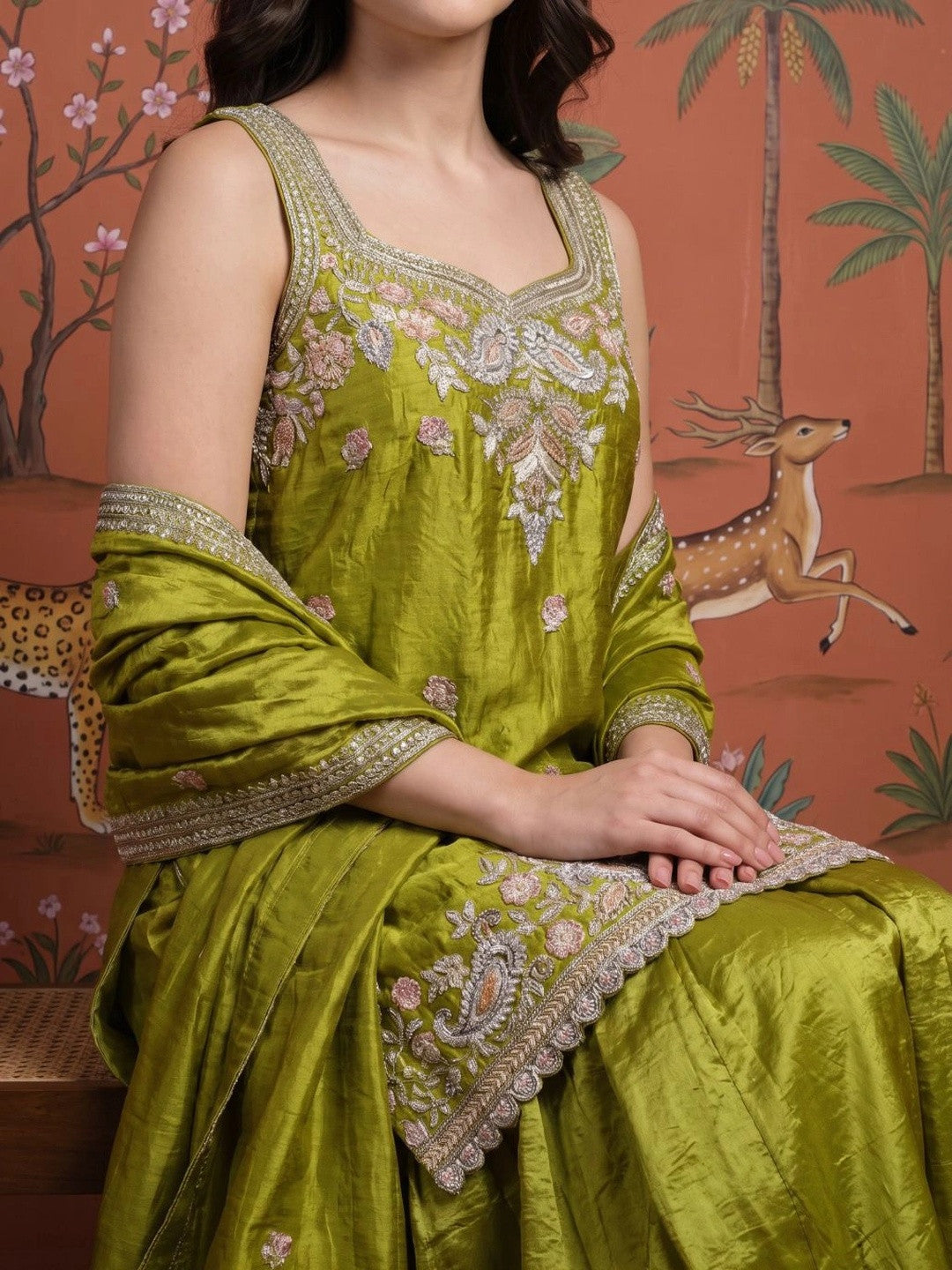 Women Floral Embroidered Regular Thread Work Kurta with Sharara & With Dupatta