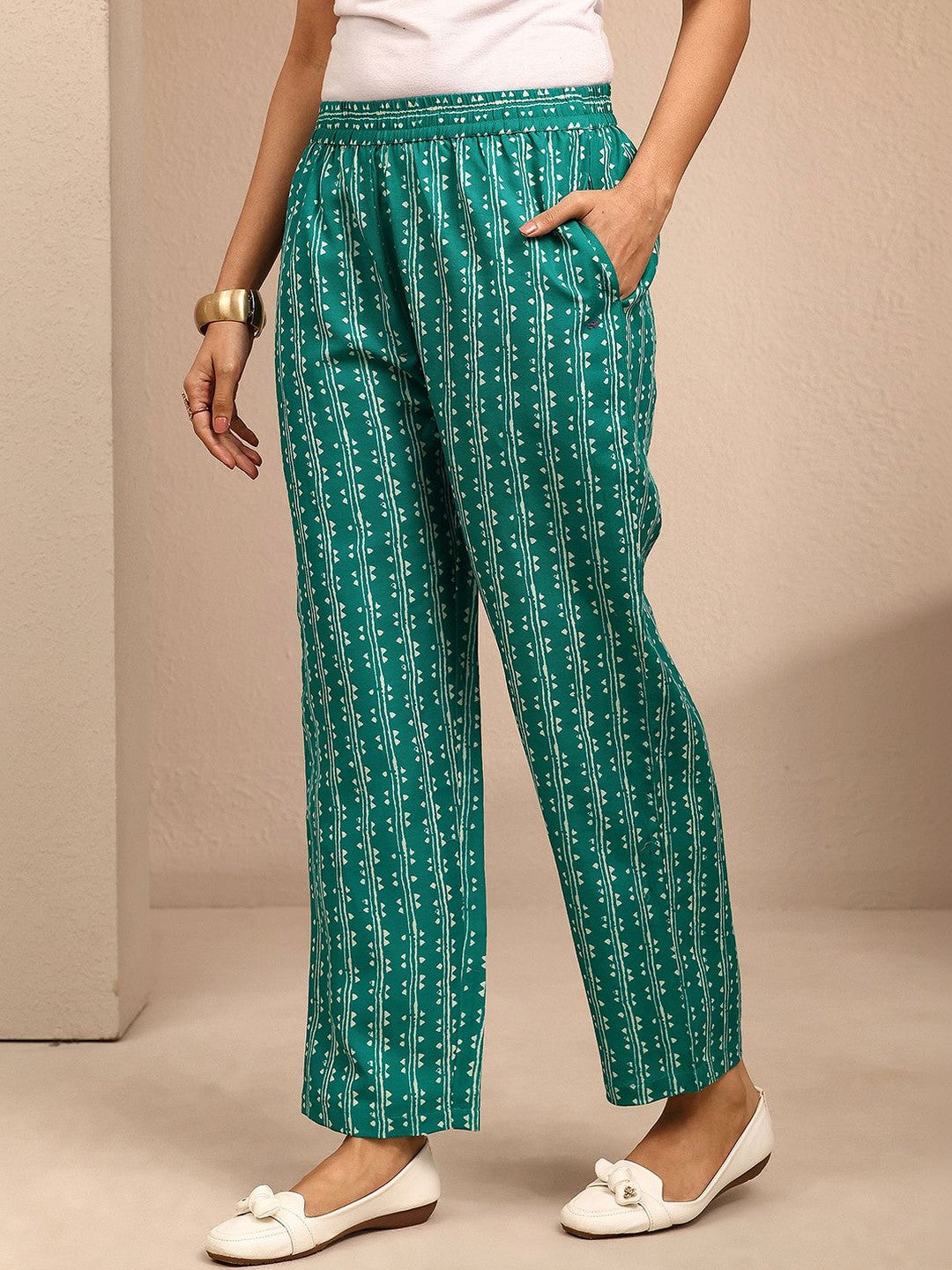 Women Floral Printed Regular Thread Work Kurta with Trousers & With Dupatta