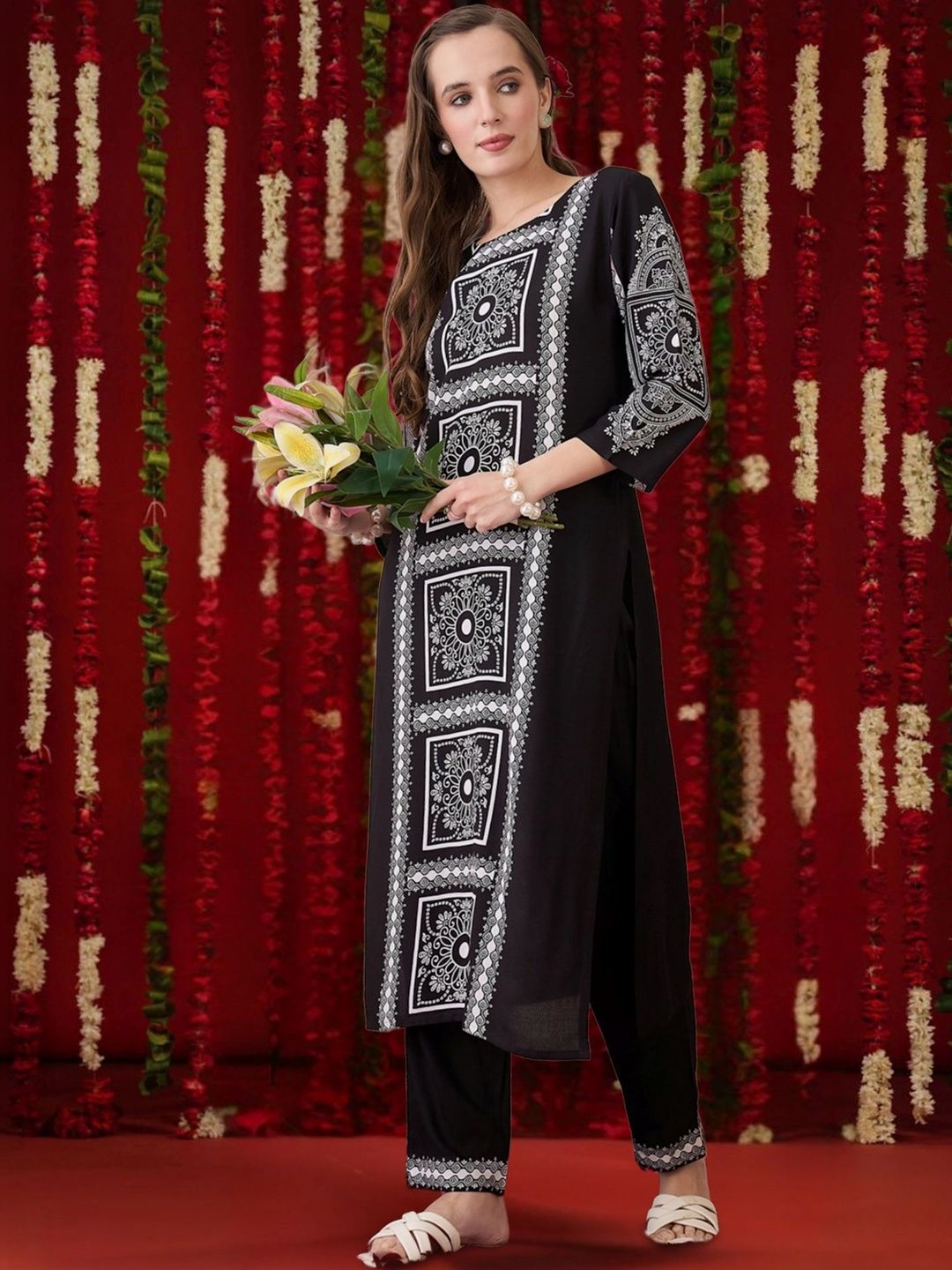 Dhiyona IE Women Ethnic Motifs Printed Regular Kurta with Trousers
