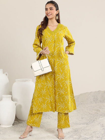 Women Floral Printed Kurta with Trousers