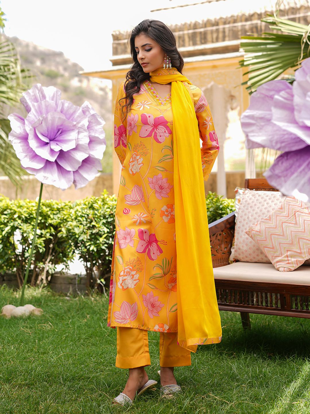Dhiyona KL Floral Printed V-Neck Thread Work Straight Kurta With Trousers & Dupatta