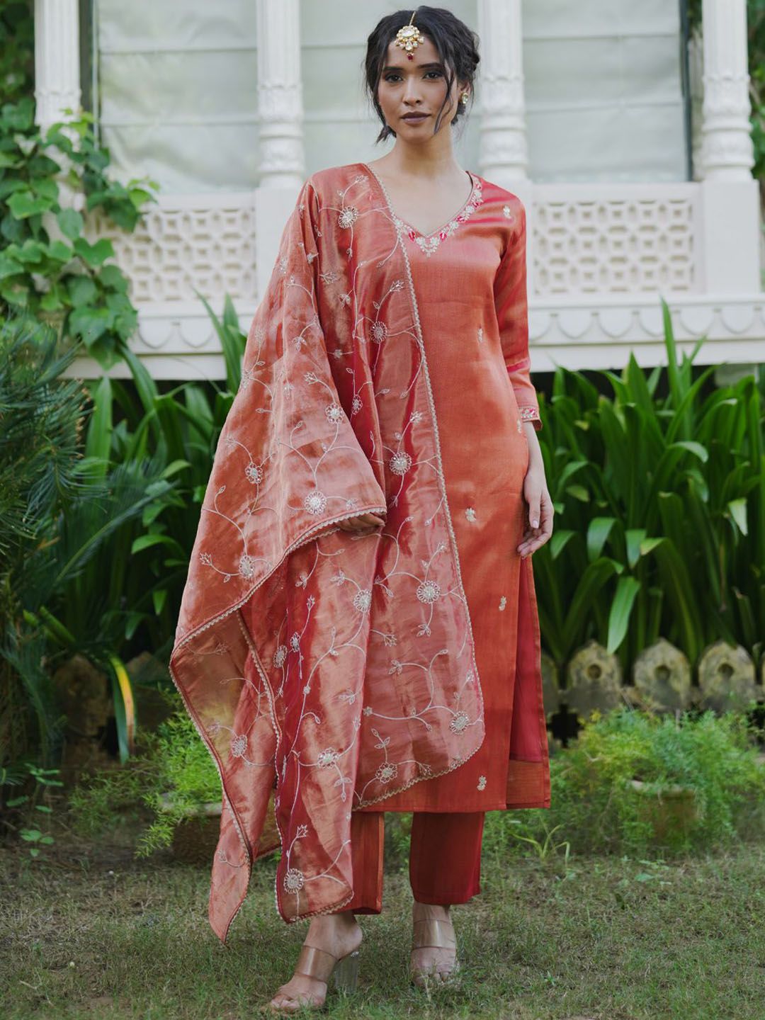 Dhiyona IE Women Floral Embroidered Regular Liva Kurta with Trousers & With Dupatta