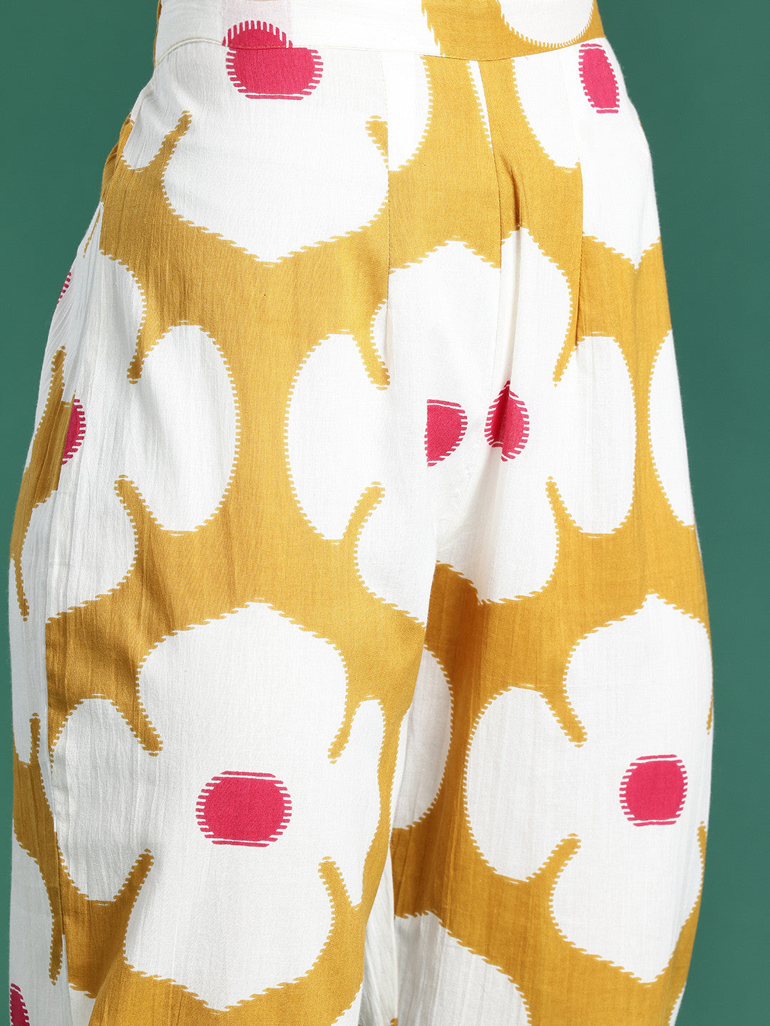 Women Printed Pleated Pure Cotton Kurta with Trousers