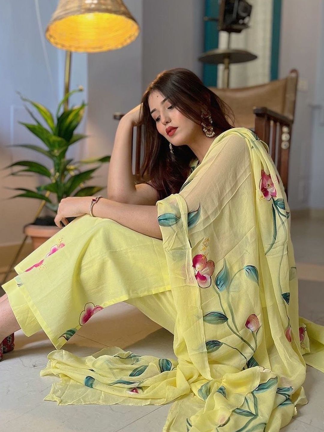 Dhiyona KL Women Floral Printed Regular Kurta with Trousers & With Dupatta