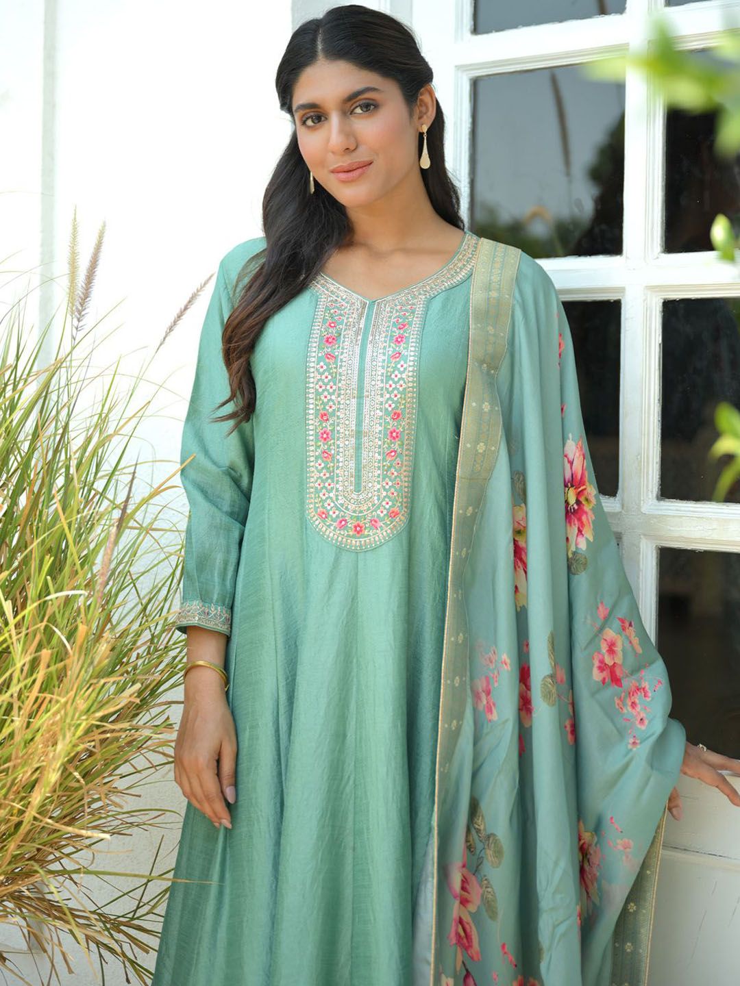 Dhiyona IE Women Floral Embroidered Regular Sequinned Kurta with Trousers & With Dupatta