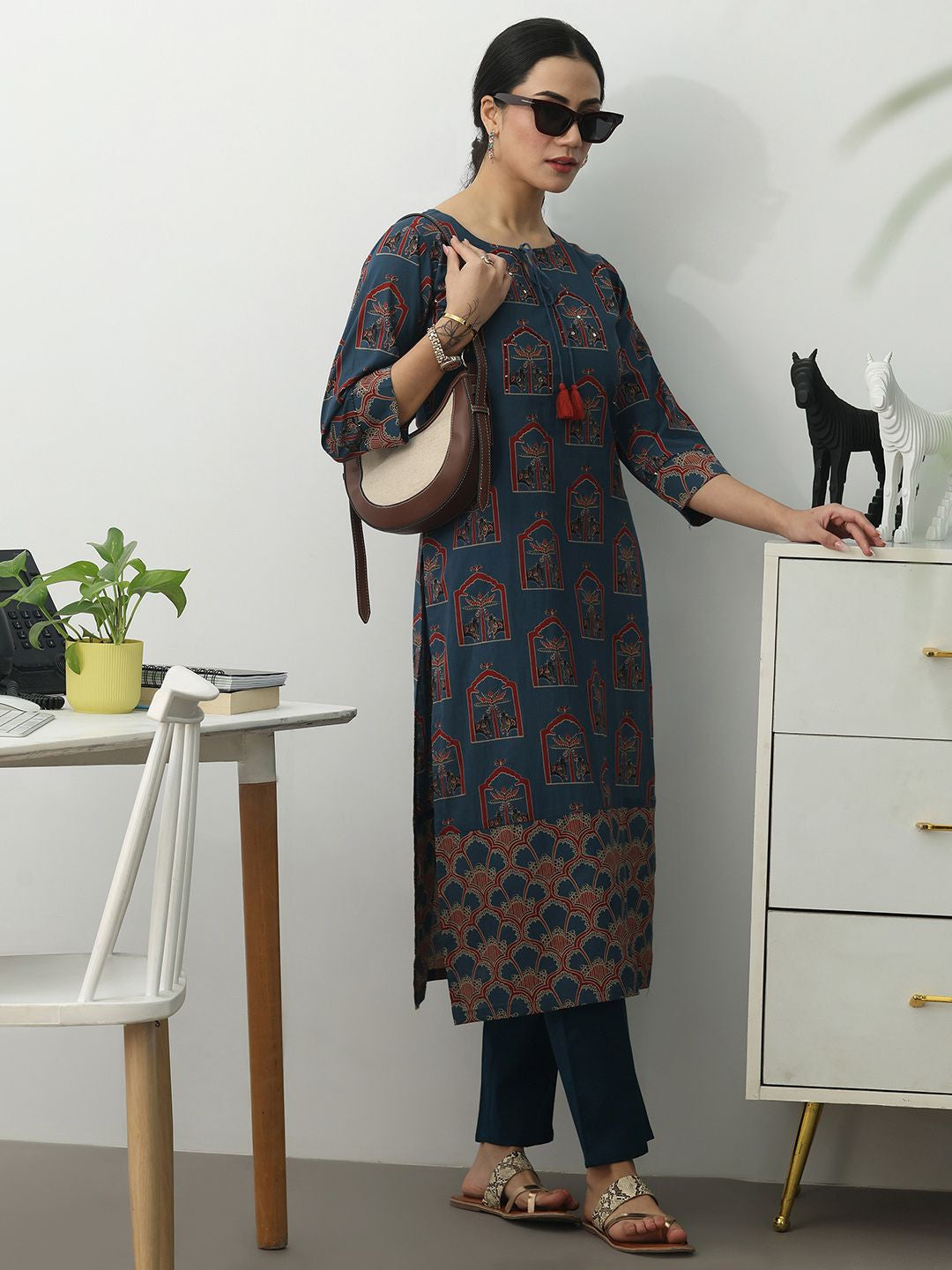 Women Ethnic Motifs Printed Regular Kurta with Trousers