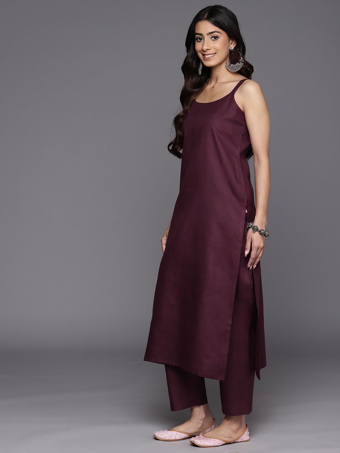 Violet Violet Solid Sleeveless Kurta With Trousers & Bandhani Printed Dupatta
