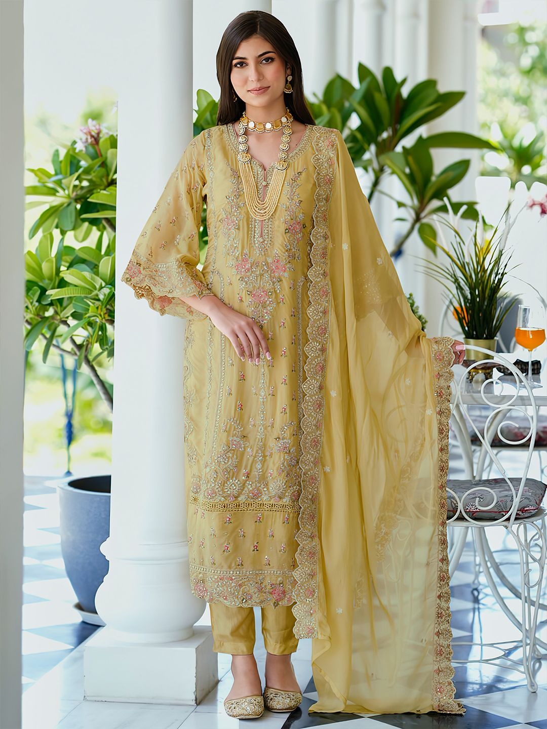 Dhiyona IE Ethnic Motifs Embroidered Sweetheart Neck Straight Kurta With Trousers & Dupatta