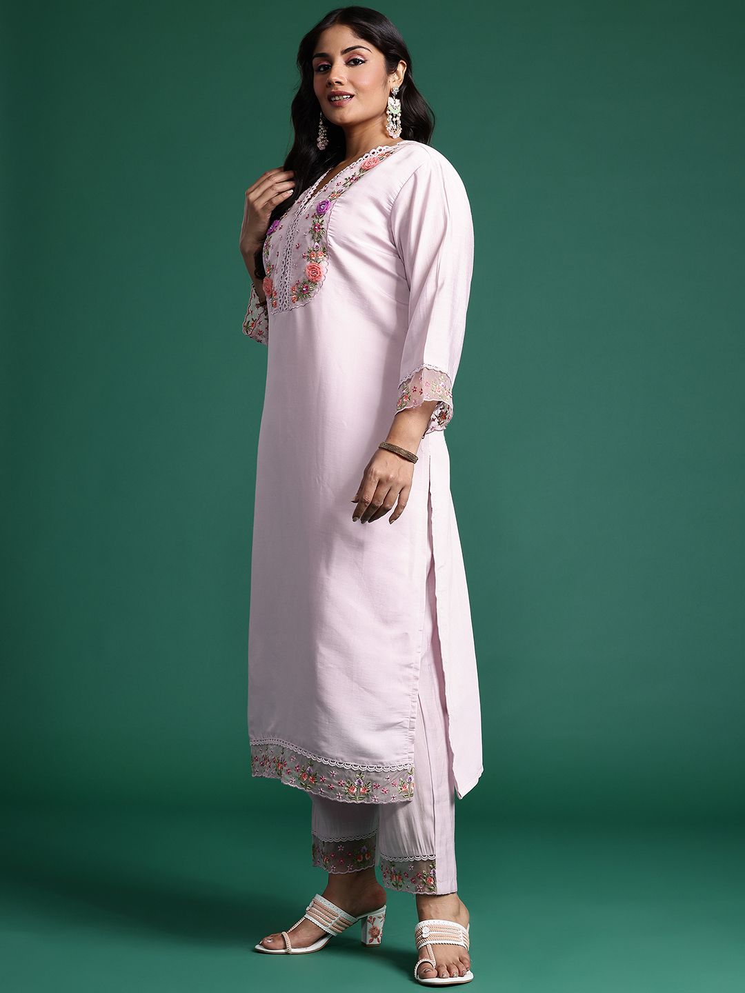 Dhiyona Women's Plus Size Floral Embroidered Beads & Stones Kurta with Trousers & With Dupatta