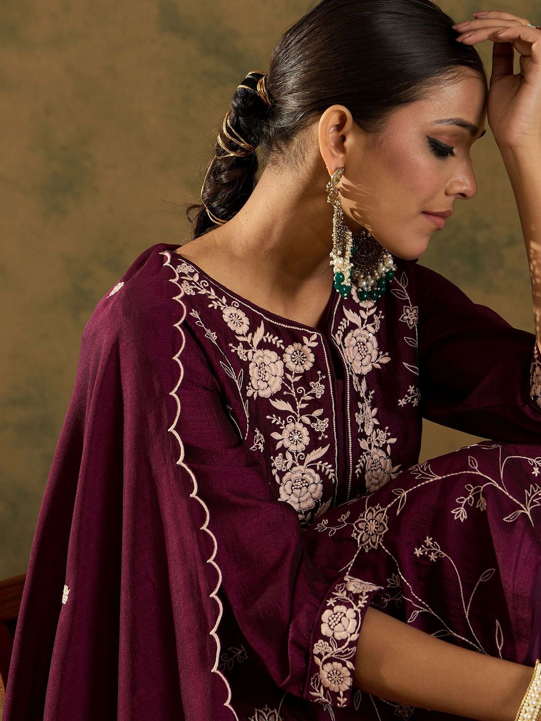 Dhiyona IE Women Floral Embroidered Regular Thread Work Kurta with Trousers & With Dupatta
