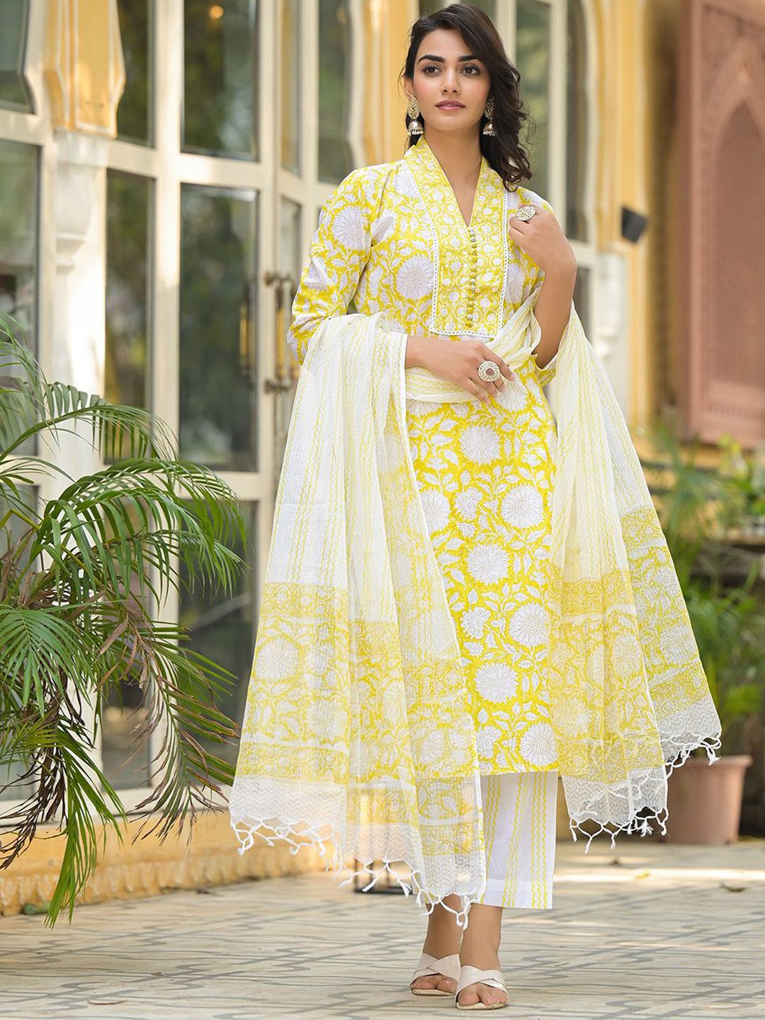 Dhiyona KL Floral Block Printed Pure Cotton V-Neck Straight Kurta with Trousers & Dupatta