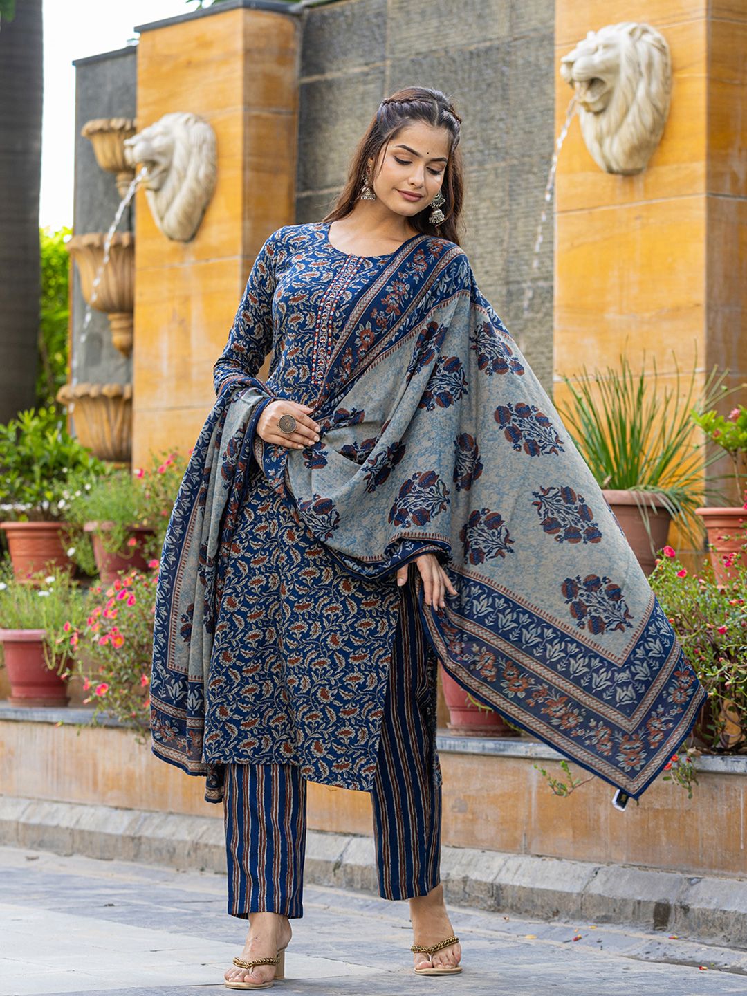 Dhiyona KL Floral Printed Thread Work Straight Kurta With Trousers & Dupatta