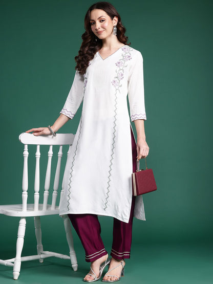 Dhiyona IE Women Floral Embroidered Thread Work Kurta