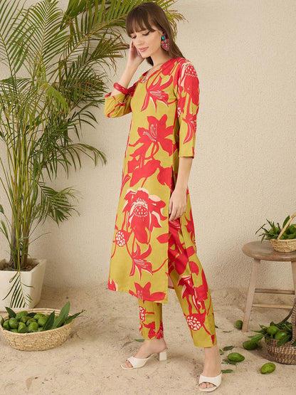 Women Floral Printed Regular Kurta with Trousers