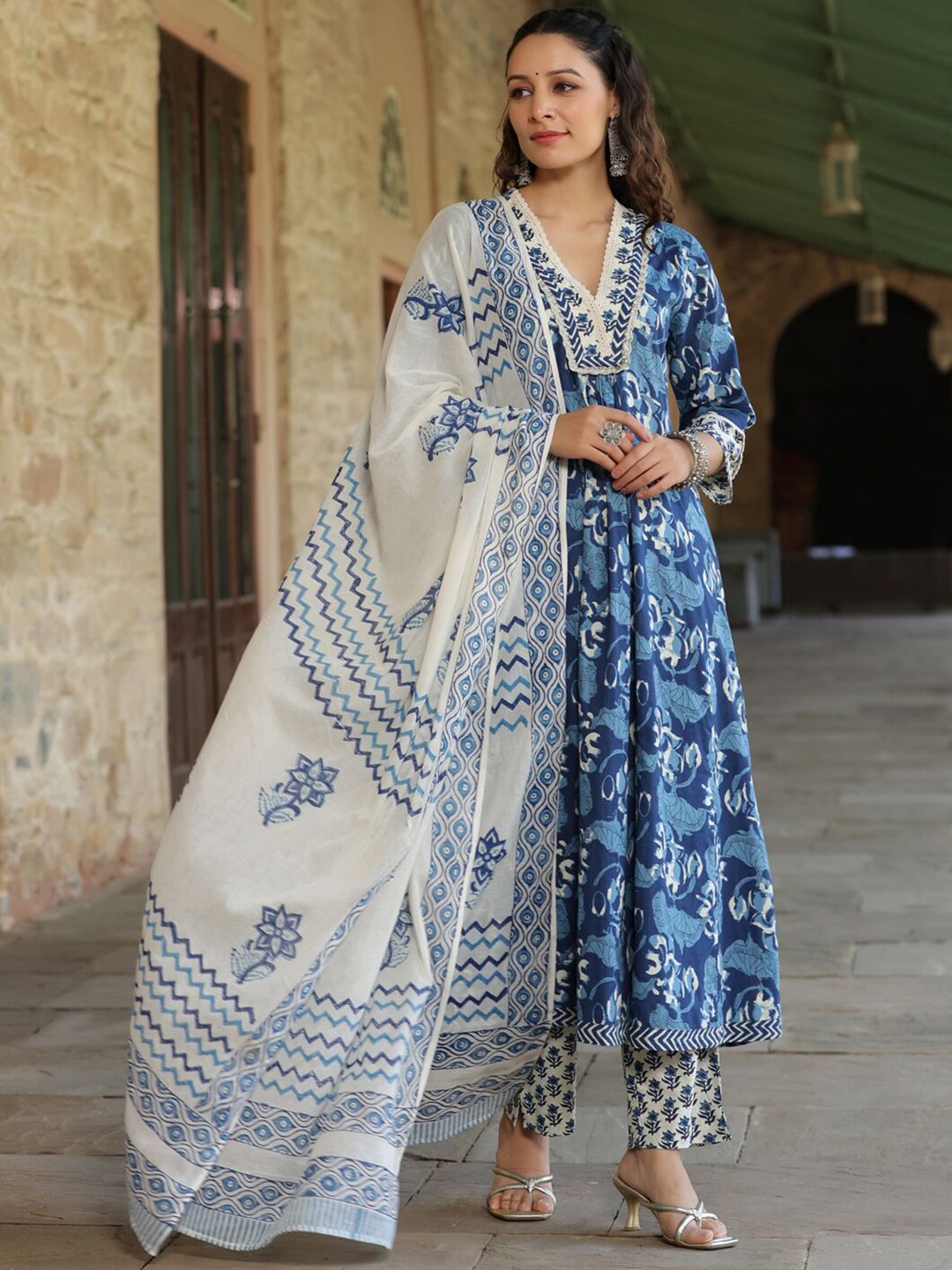 Dhiyona RR Women's Ethnic Motifs Printed Thread Work Pure Cotton Kurta with Trousers & Dupatta