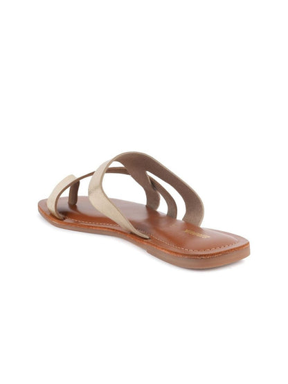 Dhiyona AK Women Textured One Toe Flats