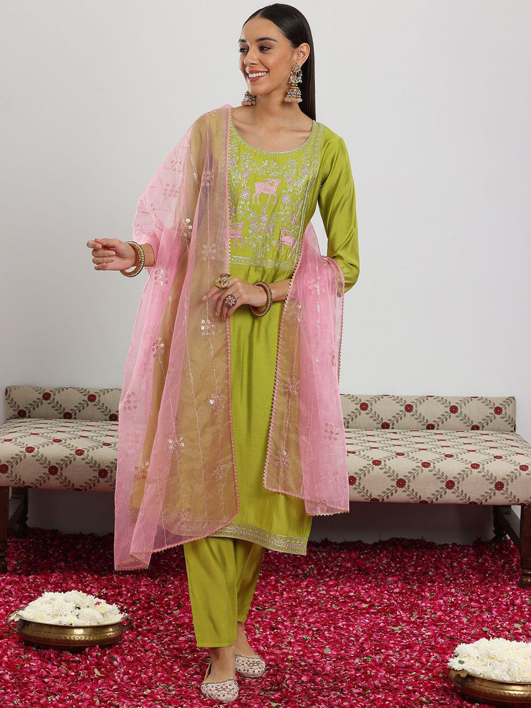 Women Floral Embroidered Gotta Patti Kurta with Trousers & With Dupatta