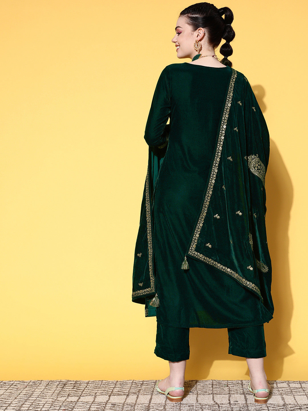 Women Floral Velvet Kurta Set