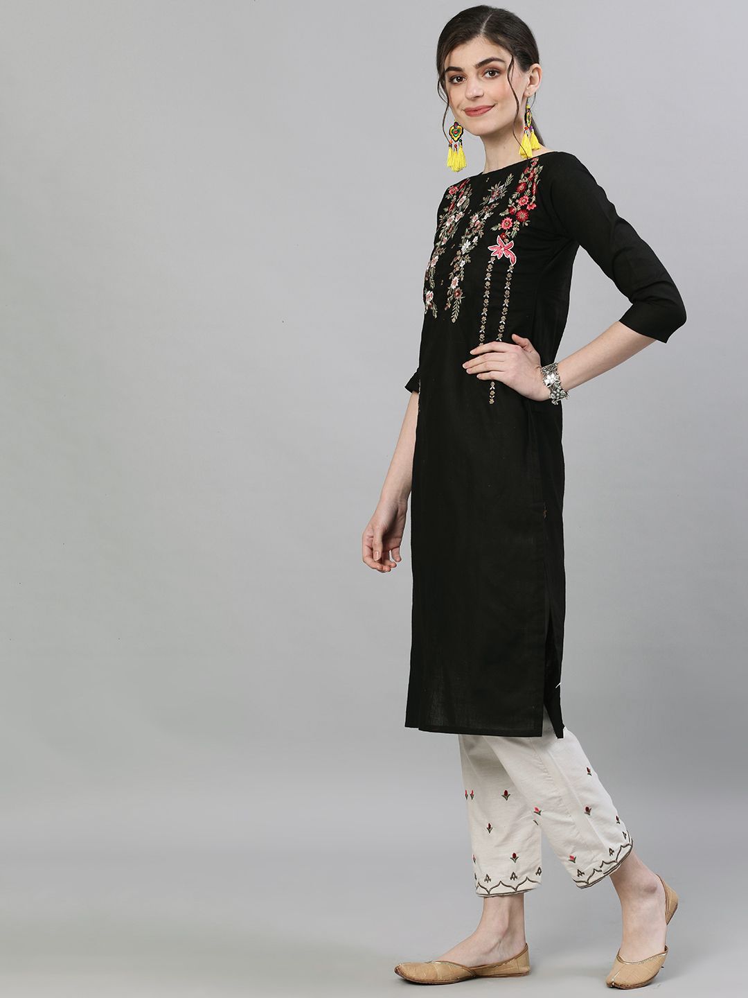 Dhiyona IS Women's Women Black & Off-White Embroidered Kurta with Trousers