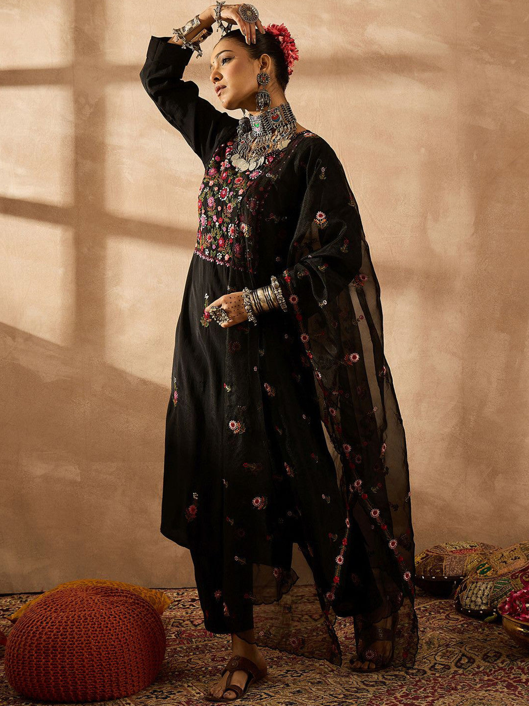 Women Floral Embroidered Regular Thread Work Kurta with Trousers & With Dupatta