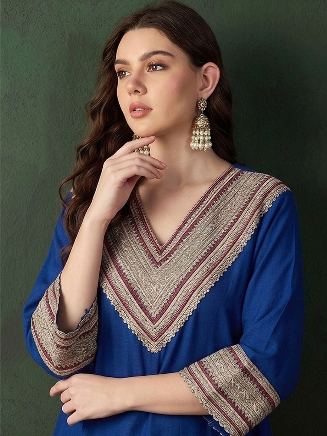 Women Ethnic Motifs Embroidered Regular Thread Work Kurta with Trousers