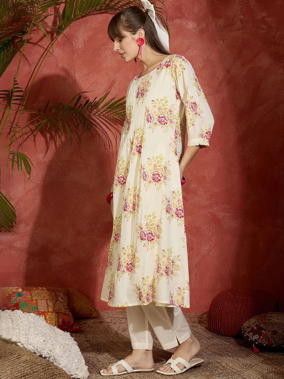 Dhiyona IE Women Floral Printed Cotton Kurta with Trousers