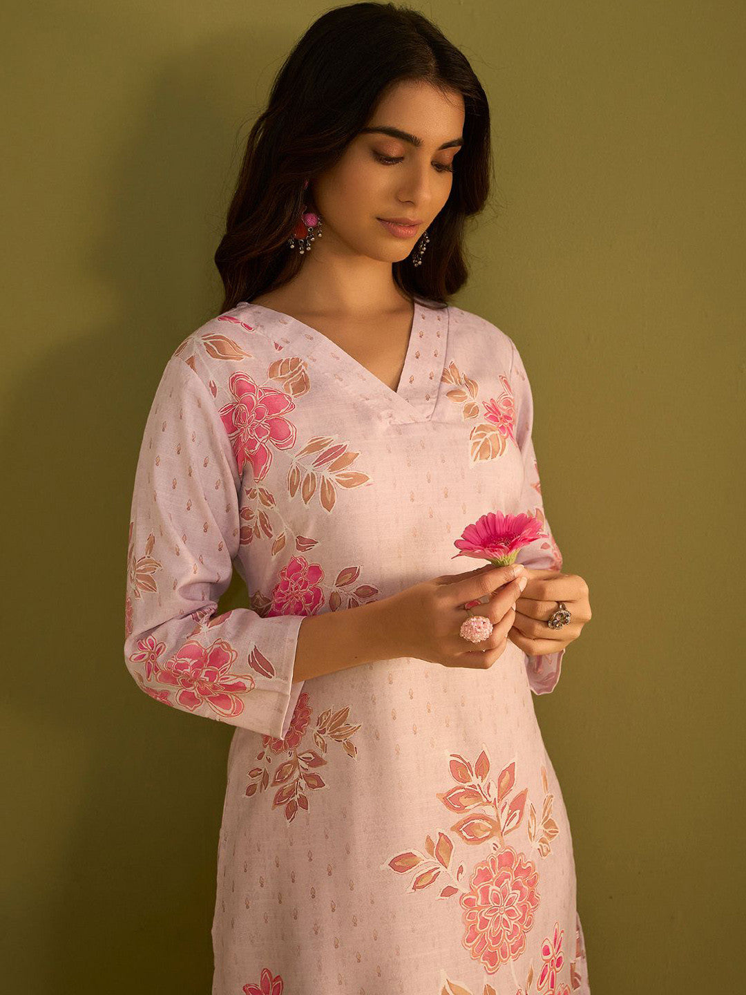 Women Floral Printed Regular Kurta with Trousers