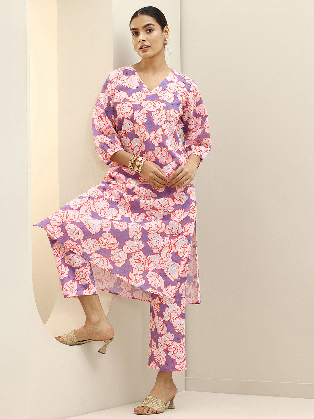 Women Floral Printed Regular Thread Work Kurta with Trousers