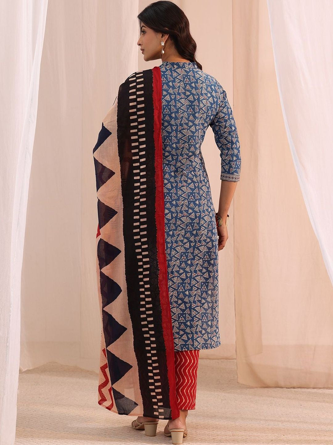 Women Geometric Printed Kurta with Trousers & Dupatta