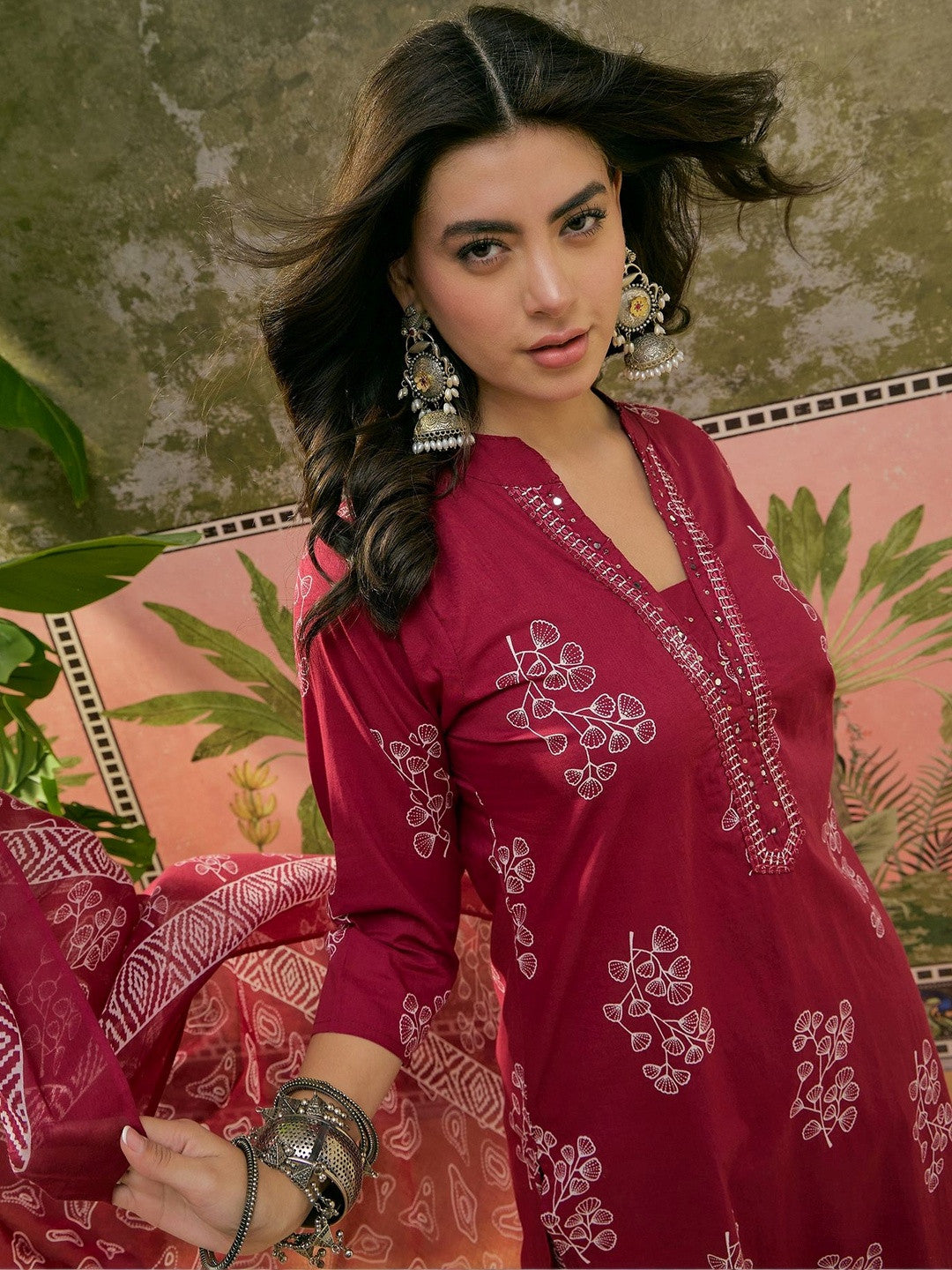 Printed Mandarin Collar Kurta & Trousers With Dupatta